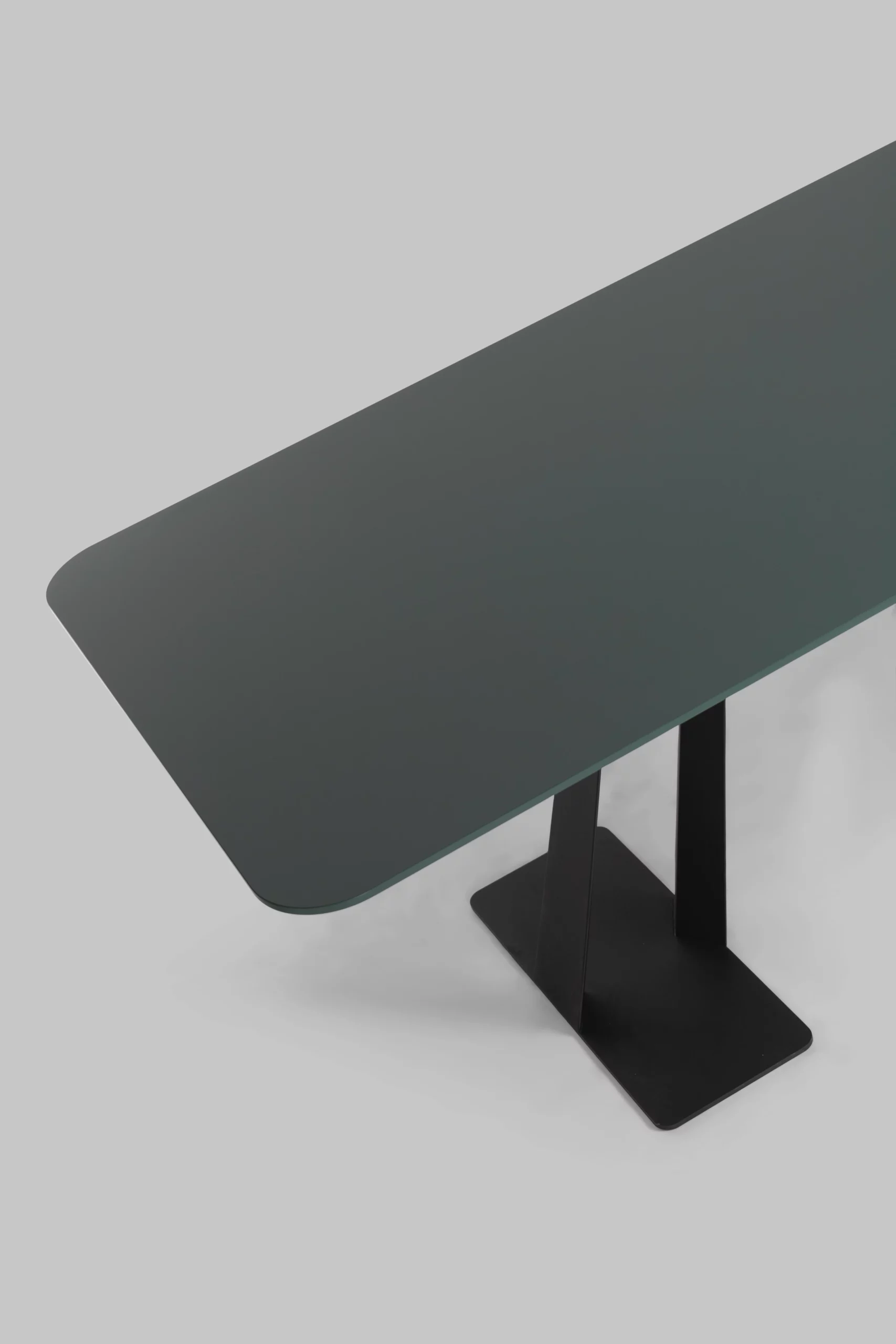 Harvink tafel Tosca blad Fenix groen met frame zwart fijnstructuur