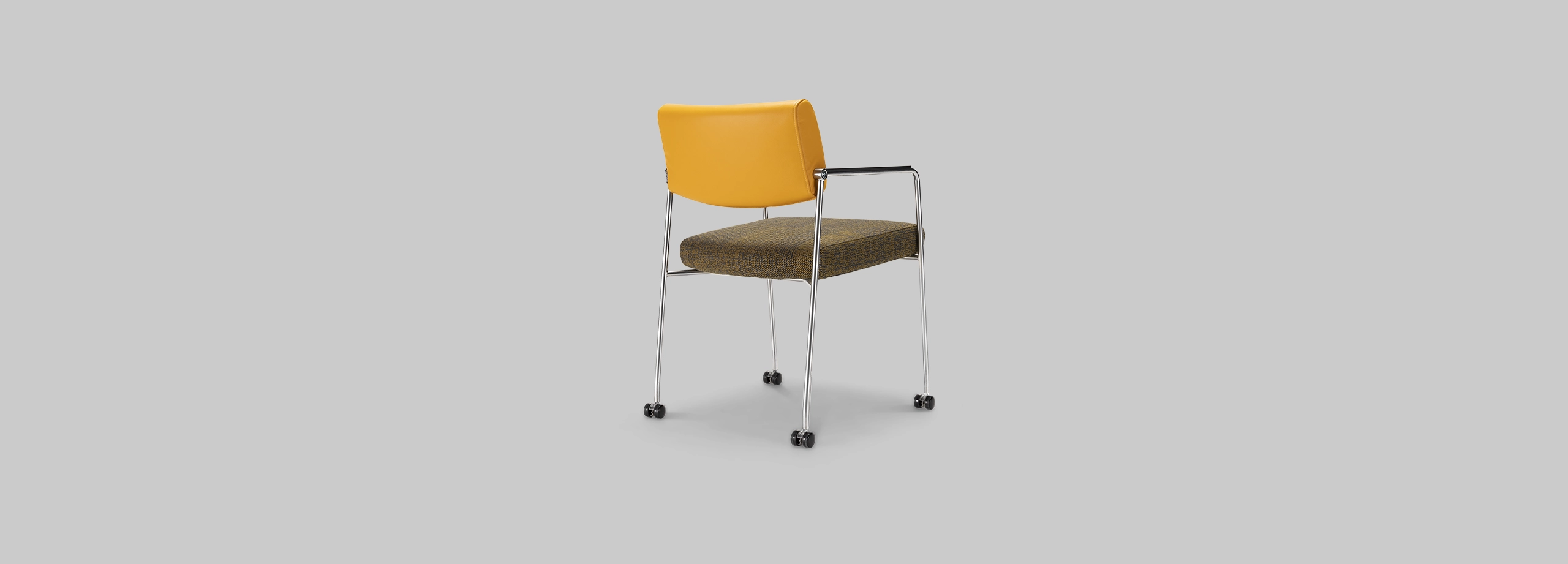 Harvink stoel Duck in combinatie leer geel en stof walker met rollerframe geschuurd chroom